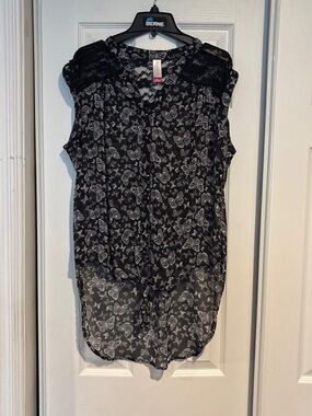 No Boundaries Black Sleeveless Butterfly Print Tunic
